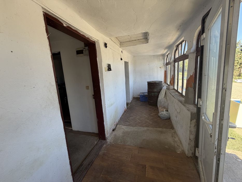 Teren cu casa  de vanazre