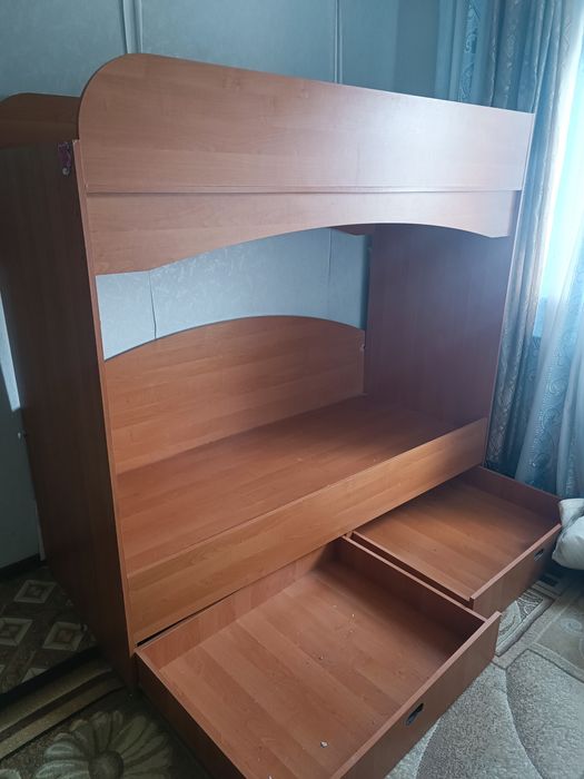 Двухъярусная кровать