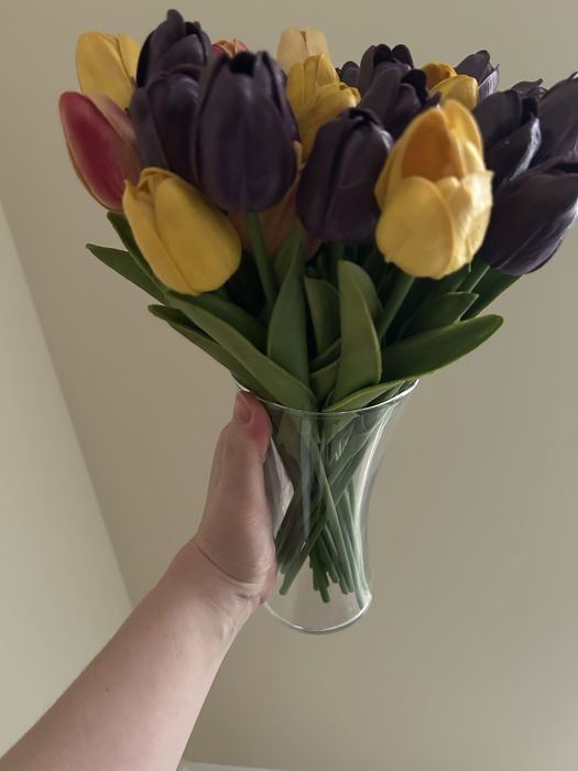 Ваза с тюльпанами