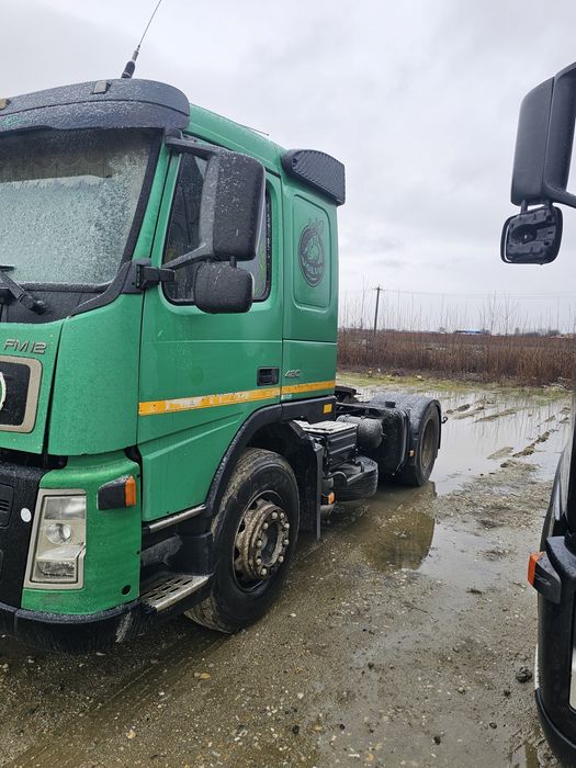 Cap tractor volvo