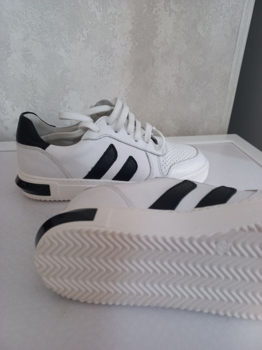 Кросовки новые 36 размер