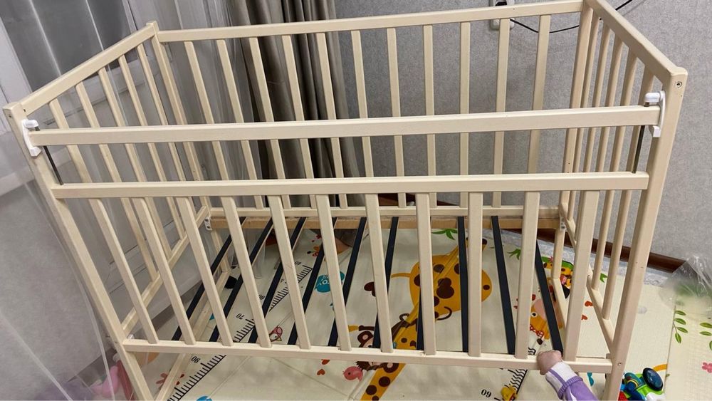 Продам  детскую кроватку 5000