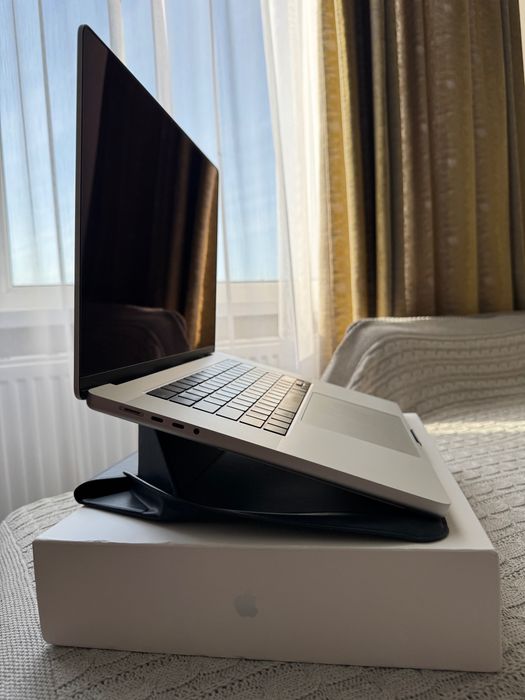 MacBook Pro 16 2021, 16/1 Tb, M1 Pro, Silver + Чехол moft