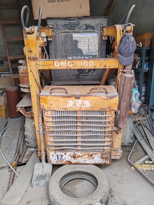 Продам погрузчик UNC 060