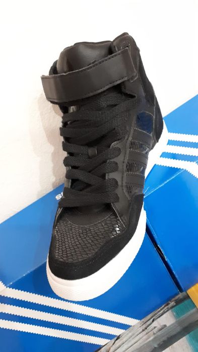 Кроссовки сникеры аdidas новые