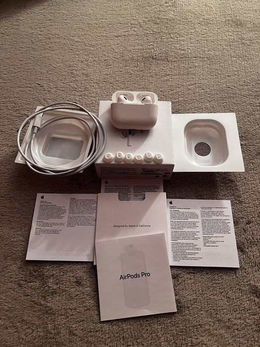 Apple AirPods Pro (generația 2) –