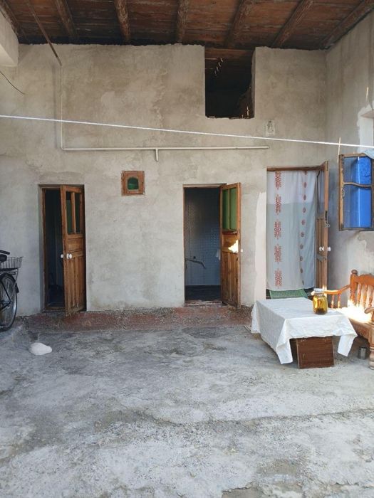 Hovli sotiladi. Продаётся участок