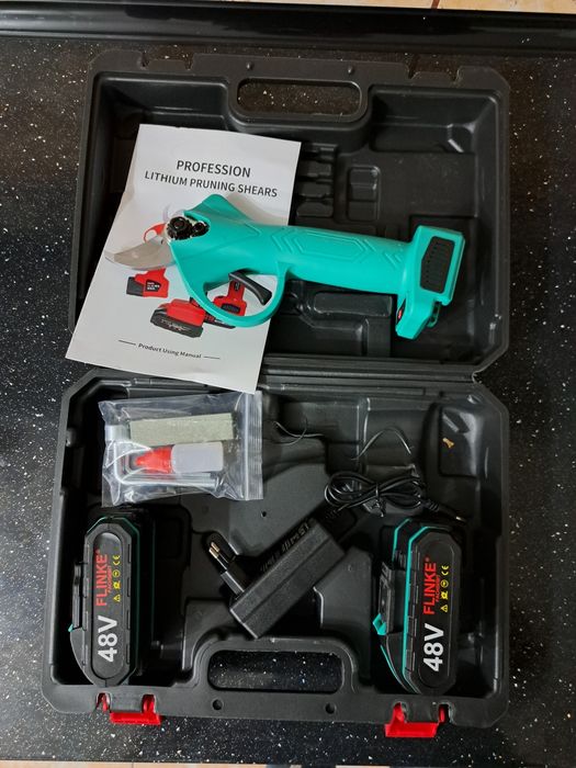 Foarfeca pentru Taiat Vita de Vie si Pomi, 2 Acumulatori