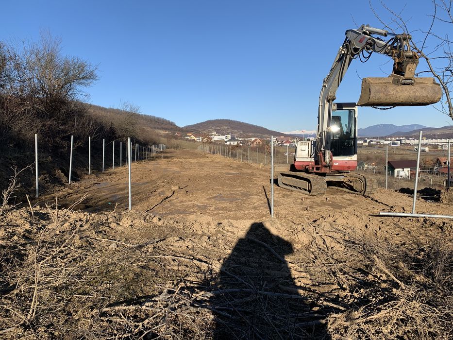 Amenajam / terasam terenuri cu buldozer si excavator