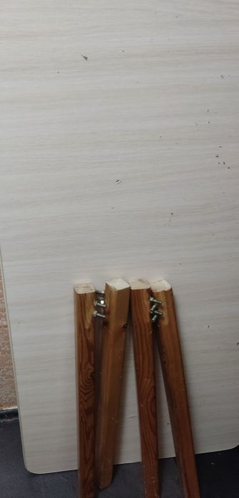 Продам стол 2000