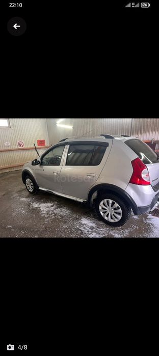 Продам машину Рено Сандеро