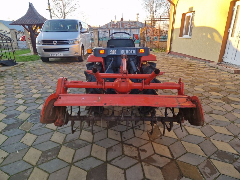 Tractor Kubota Aste