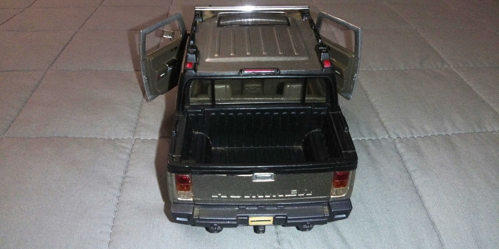 Метални Колички HUMMER Maisto 1:24 - 1:27