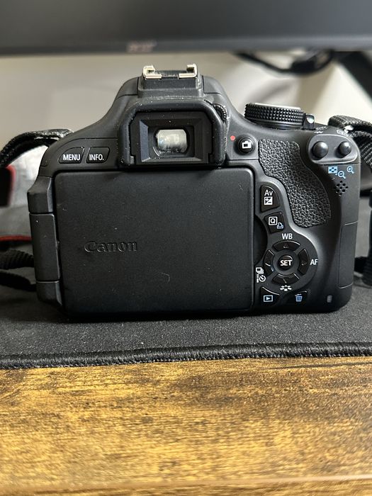 Камера Cabon EOS 600D