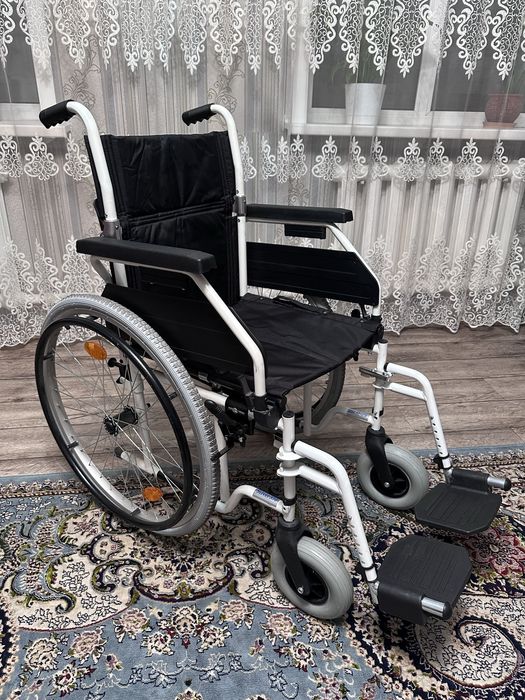 Продам новую инвалидную коляску