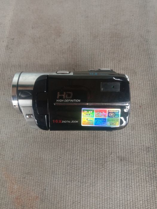 Продам новую видео камеру