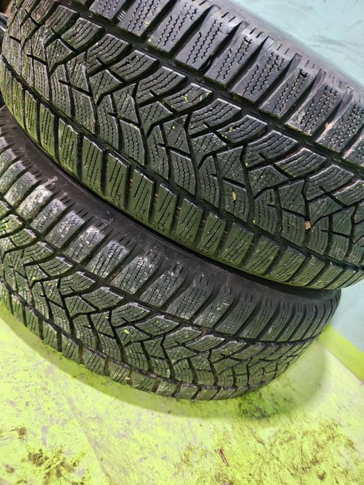 2 бр зимни 205/60/16 Dunlop