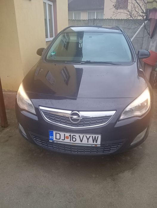 Vând opel  astra j