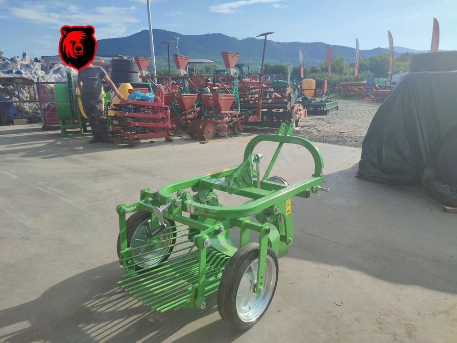 Utilaj de recoltat cartofi cu evacuare spate utilaj nou Agramix