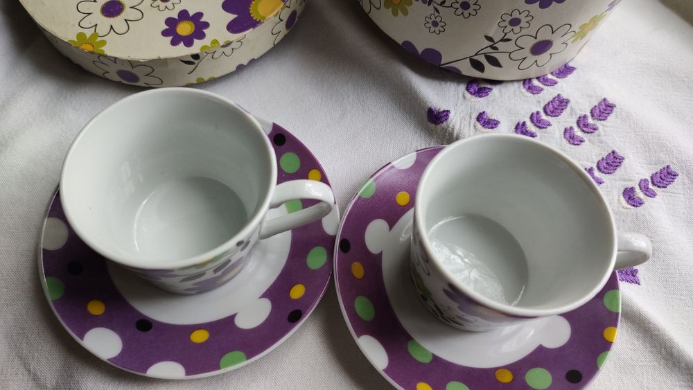 set 2 ceșcuțe+ farfuriuțe porțelan, noi