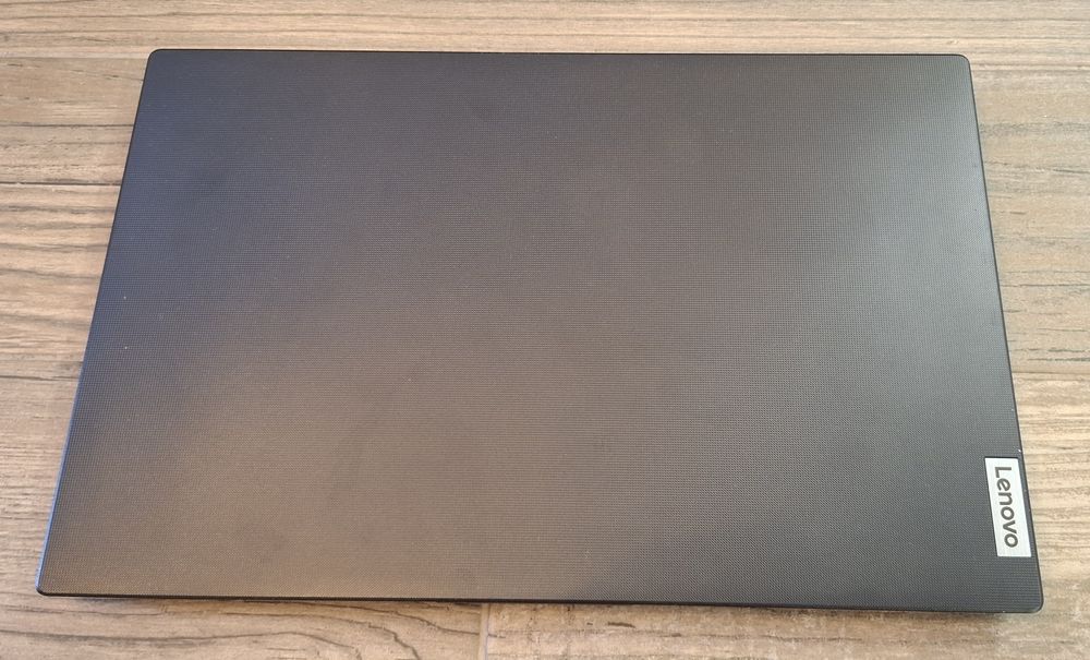 Lenovo V15 | Ryzen 7520 | 16GB DDR5 | 512 SSD | 610M 2GB