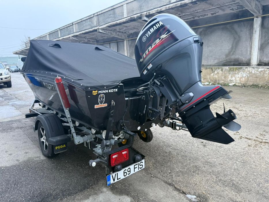 Barca Vizion 470 cu Motor Yamaha V-Max 115 pescuit si agrement