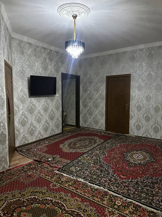 Sergli 6a uy sotiladi 2 xonali 1 etaj 7etajli dom