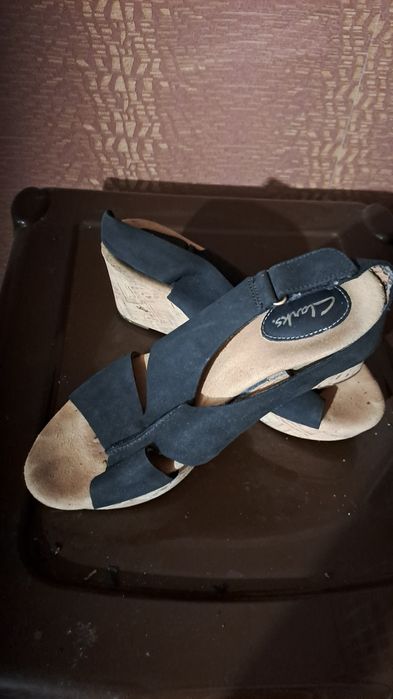 Продам босоножки Clarks, нубук, размер 40