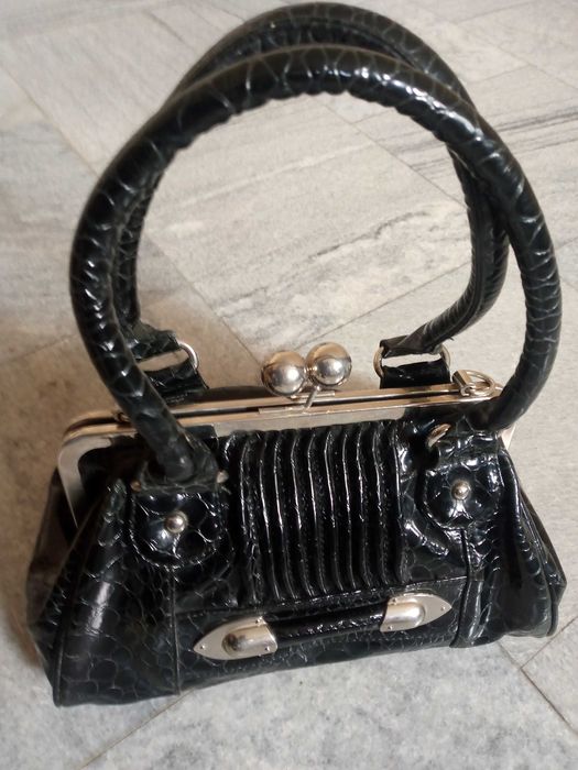 «Arzon» Turli hil sumkalar yahshi holatda donasi 30 ming