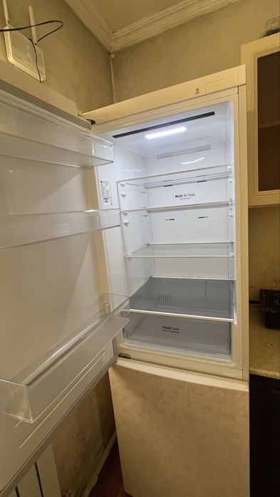 Холодильник LG в отличном состоянии