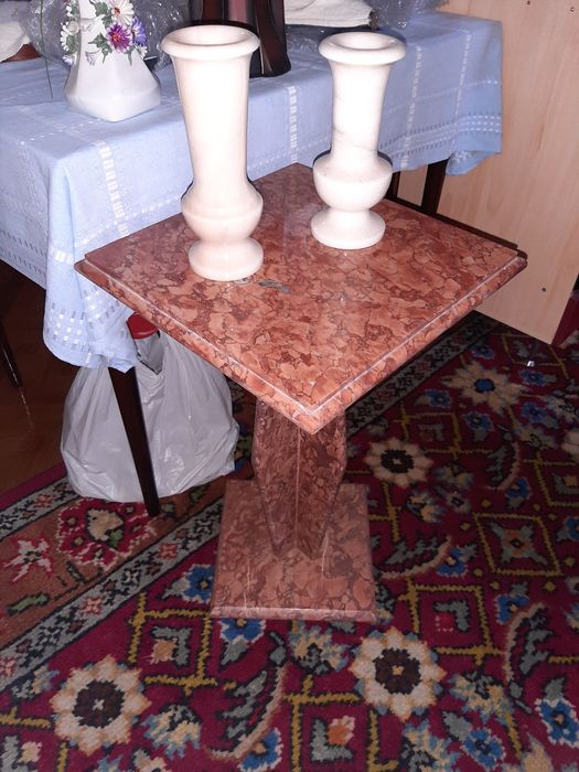 Masuta marmură  rosie