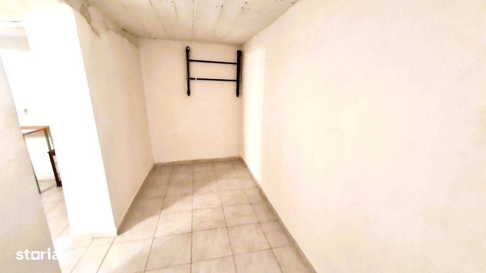 Apartament 2 camere la demisolul unei case,  zona Sub Arini