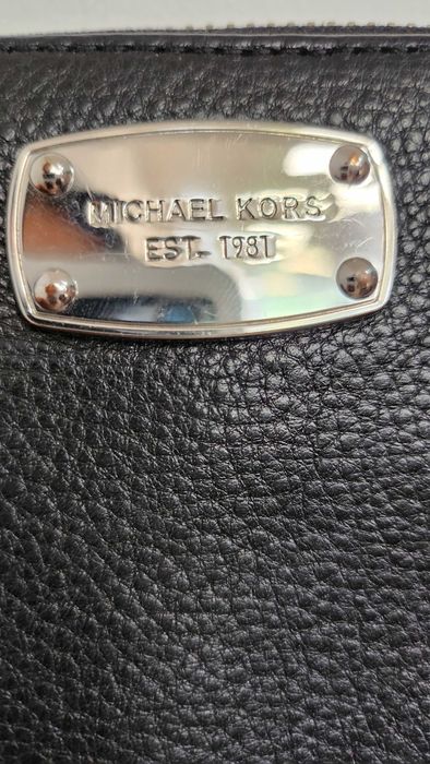 Дамски кожен портфейл на Michael Kors