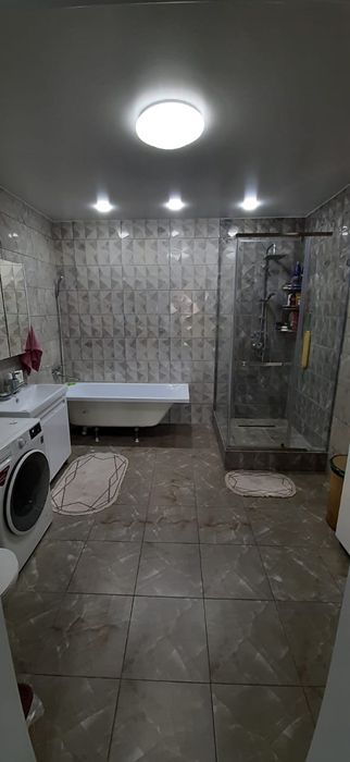 Продам дом 2 этажа.