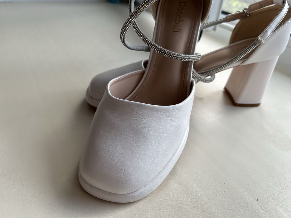 Продам женские туфли