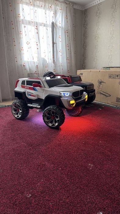 Детские машины двухместные 2штук