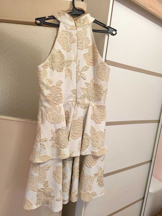 Елегантна, официална рокля.