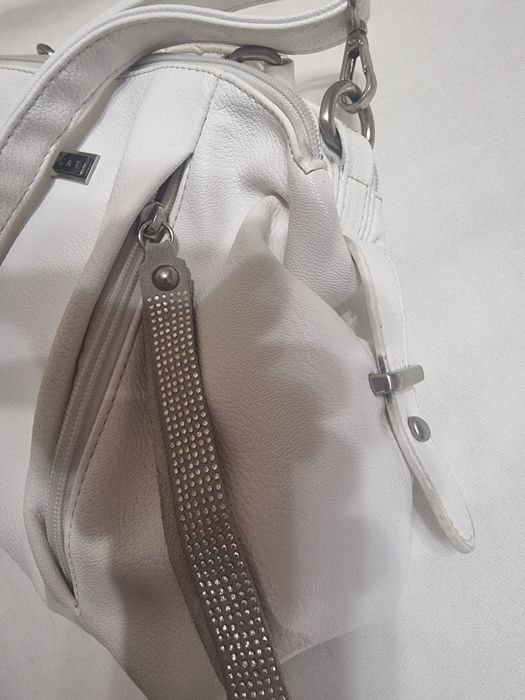 Красивая,белая сумка