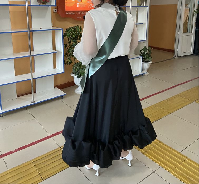 Выпускная школьная форма (юбка + кофта)