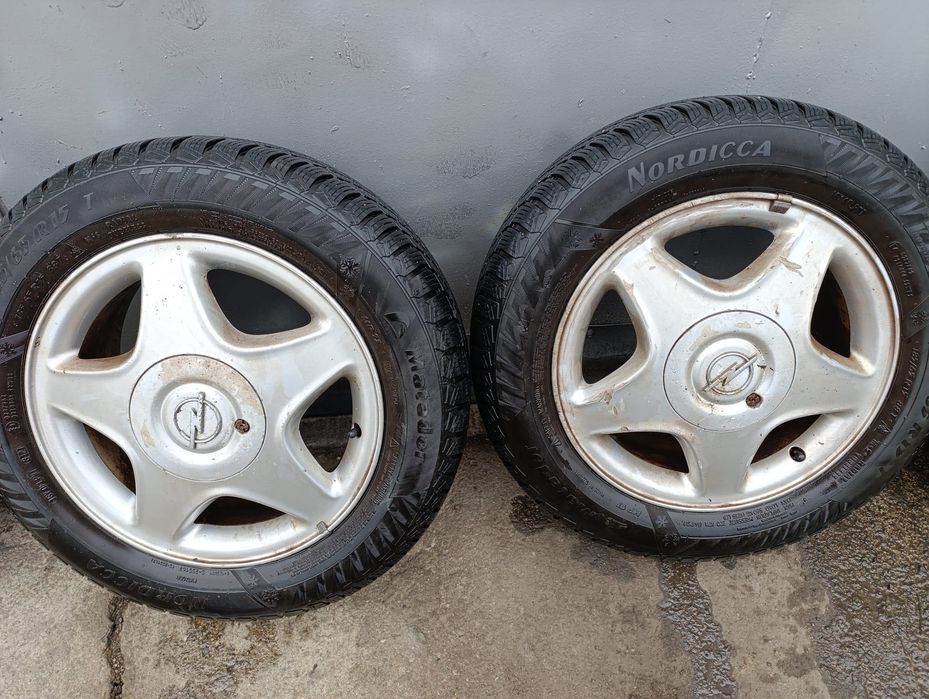 Продава алуминиеви джанти с гуми