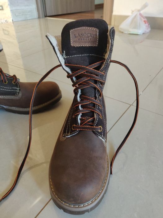 De vanzare ghete inblanite de iarna noi,  Lasocki, marimea 42.