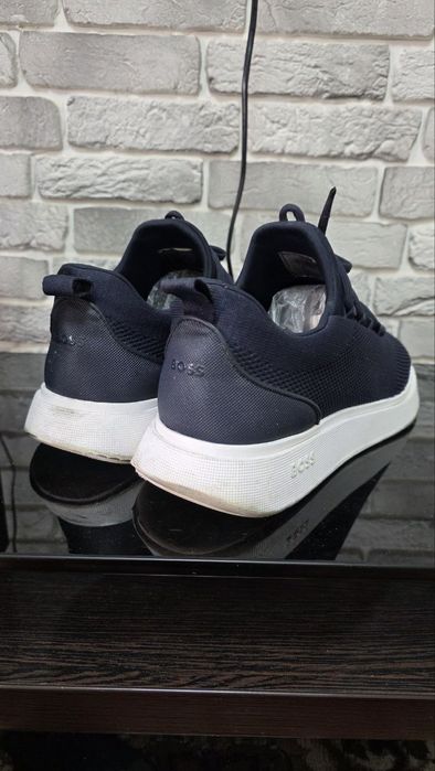 Оригинальные кроссы BOSS