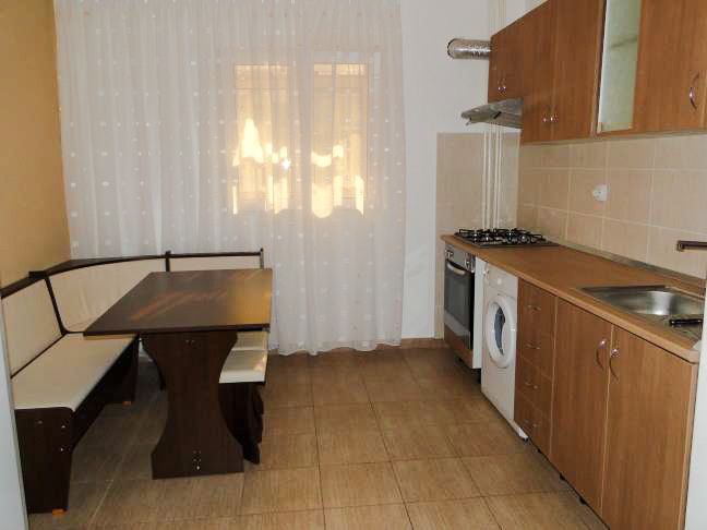 Vand apartament 2 camere Teiul Doamnei