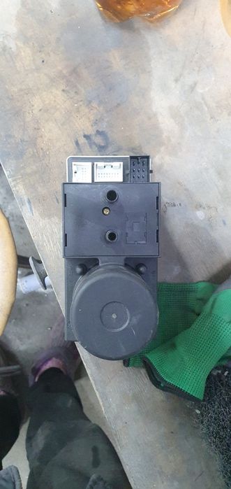 Суппорта,пружины,компрессор,Эл.моторчик люка Ауди с4