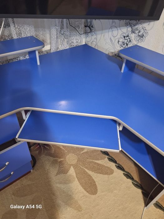 Продам угловой компьютерный стол