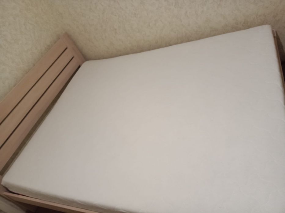 Двух спальная кровать