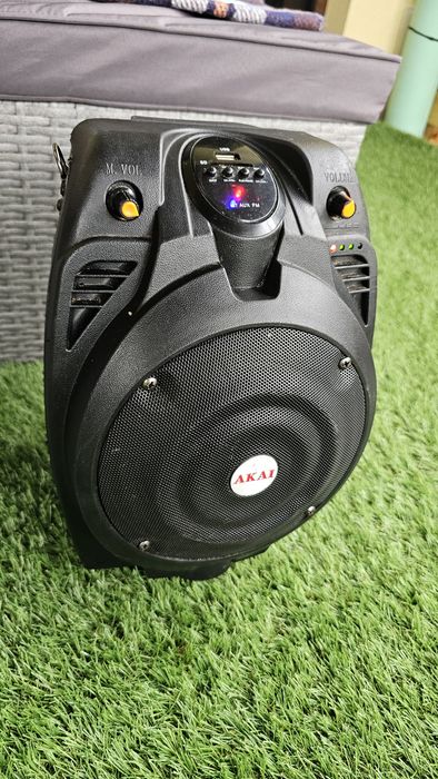 BOXA Akai Bluetooth.  Autonomie mare Cu baterie