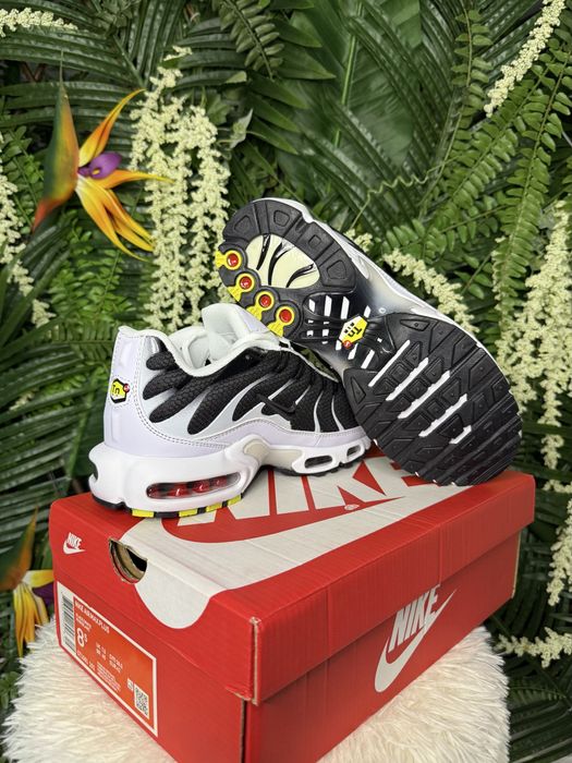 Nike Air Max Plus Black White