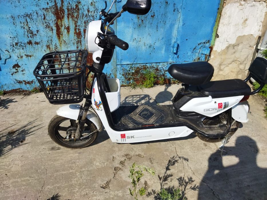 Продам электромопед срочно