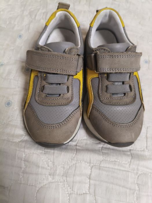 Детские кроссовки 26р